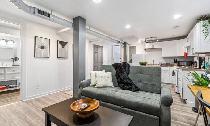 Alamo Placita Casa | 800 SQFT Basement w/ Full Kitchen + Near Downtown