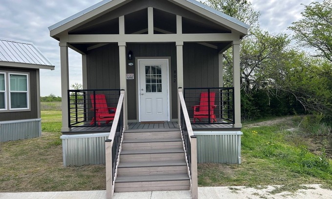 Honey Grove Cabina | 802 Charming cabin in Honey Grove with AC and WiFi