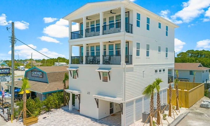 Silver Sands Casa | 8022 Thomas Dr. Luxury! Heated Pool - Sleeps 24