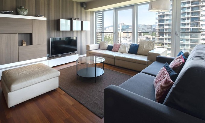 Diagonal Mar i el Front Maritim del Poblenou Apartamento | 808 - Beachfront Apartment w/Pool