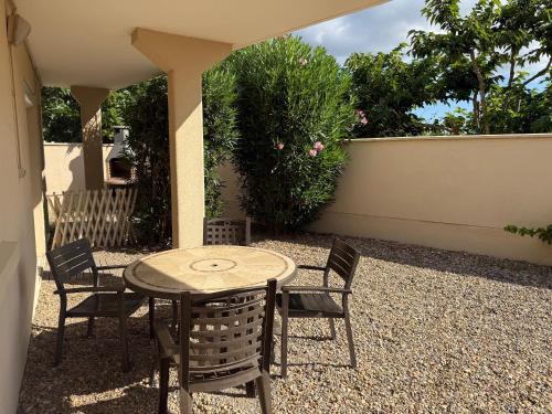 Portiragnes-Plage Apartamento | 80m de la plage Appartement au rdc d'une maison 1 chambre 4 couchages cour LXRV9A