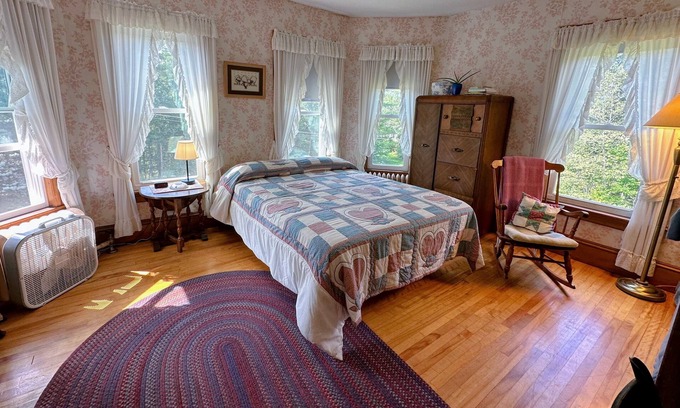 Whitefield Casa | 81JR private 2 bedrooms and 1 bathroom in grand Victorian home in the heart of the Whiite Mountains!