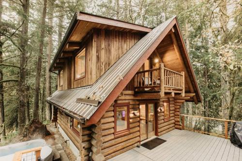 Glacier Casa | 81SL - Hot Tub - WIFI - Pets Ok - Sleeps 4