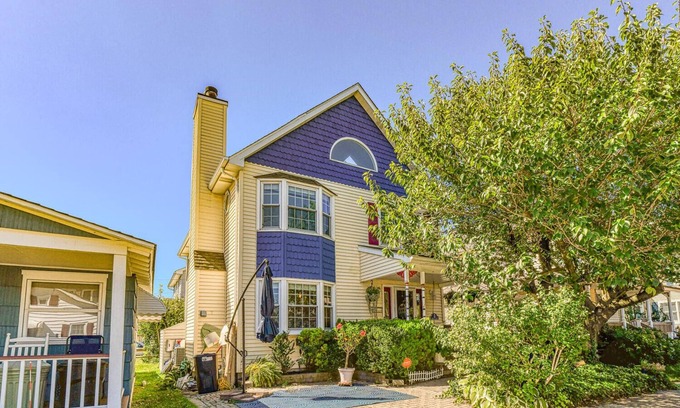 Bradley Beach Casa | 82 Inskip Avenue - 3-bedroom house in Ocean Grove with coastal decor
