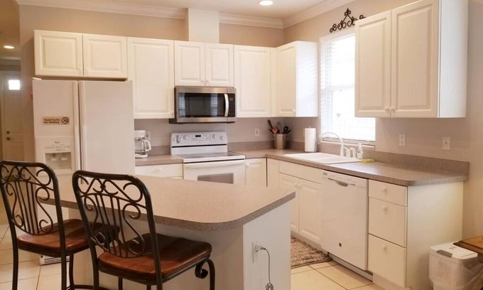 Naples Park Casa | 823 104th ave. N. Naples