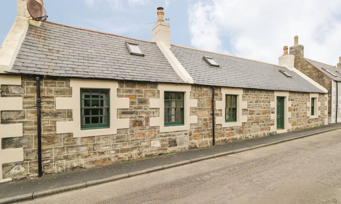 Cullen Cabaña | 83 Seatown, CULLEN