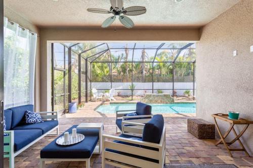 Naples Park Casa | 833 Perfect Naples - Pool - 3BR Near the Beach