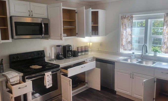 Crestline Heights Casa | 83rd Street Comfy Cottage
