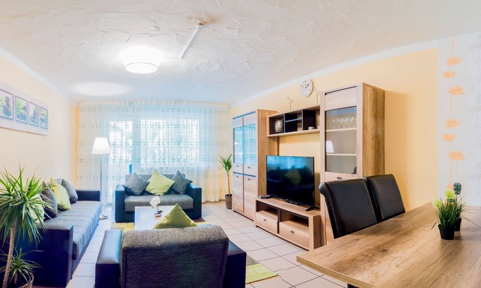 Rhein-Erft-Kreis District Apartamento | Apartamento de 85 metros cuadrados con amplio balcón en el 1er Arriba - alojamiento barato