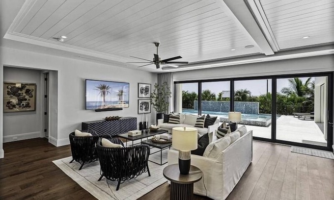 Boca Grande Casa | 854 Grand Pass - Hill Tide - Sleeps 8 - Elevator