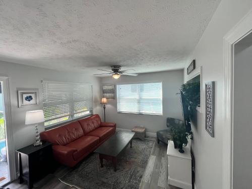 Vero Beach Apartamento | 875 Oasis #1 Location!