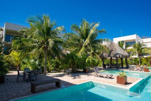 Municipio de Progreso Casa | 87965 Spacious and private retreat 1 block from the Ocean in Progreso East