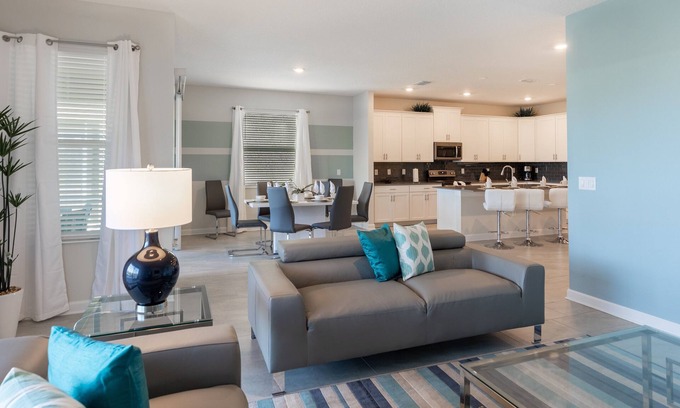 Davenport Casa | 8933CCD-The Retreat at ChampionsGate by RedAwning