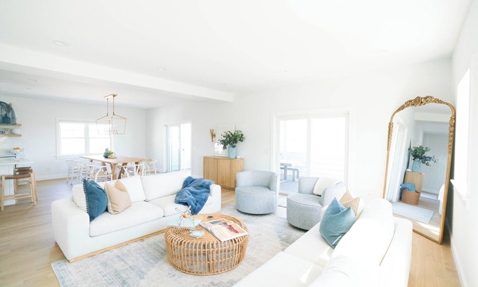 Eastward Look Casa | 8bd NEW Build ~ ocean views, walk to beach, outdoor space