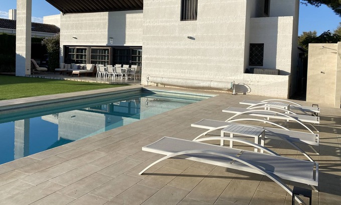 Jerónimo y Avileses y Balsicas de Arriba Villa | 8p-villa espaciosa con piscina climatizada (9m x 5m) en propiedad cerrada