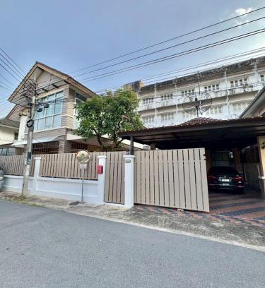 Ramkhamhaeng Casa | 8Pax Spacious Private Home near The Mall Bangkapi