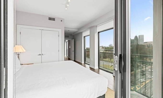 Buckhead Casa | 8th Floor City View Condo in Midtown Atlanta