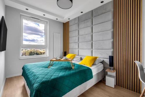 Wlochy Apartamento | 8th Floor Włochy Apt - Balcony, Workspace, AC - by Rentujemy