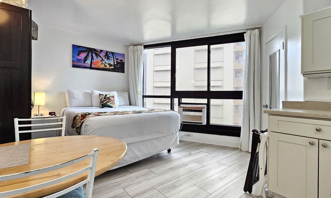 Diamond Head - Kapahulu - St. Louis Apartamento | 8th floor Waikiki Beach Queen Bed Studio w/Kitchen & Pool-❤WAIKIKI GRAND HOTEL®