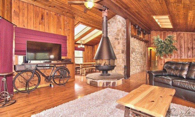 White Haven Casa | 9 acres w stream lawns firepit gameroom bar gazebo by stream 2mi to ski mtn