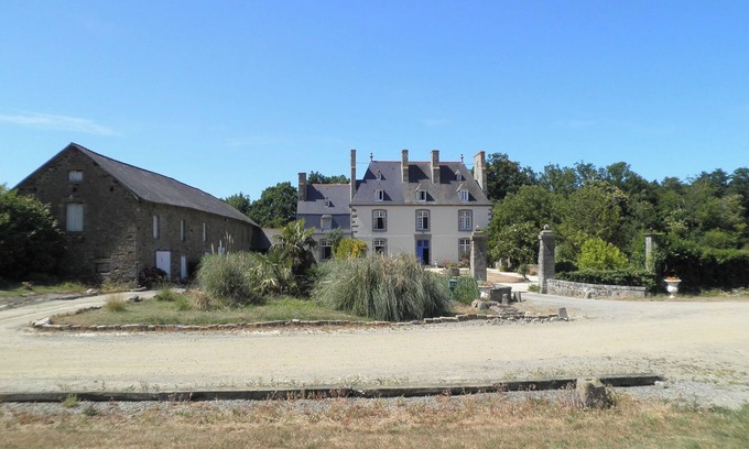 Baguer-Morvan Otro | 9 Bedroom Castle in Baguer-Morvan