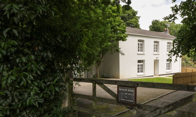 Truro Cabaña | 9 COPES GARDENS, pet friendly, with open fire in Truro