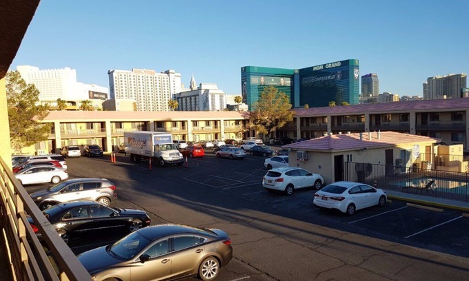 Las Vegas Cabina | $ 9 por CES esta noche en Travelodge, desayuno GRATUITO y wifi-3 nts mínimo