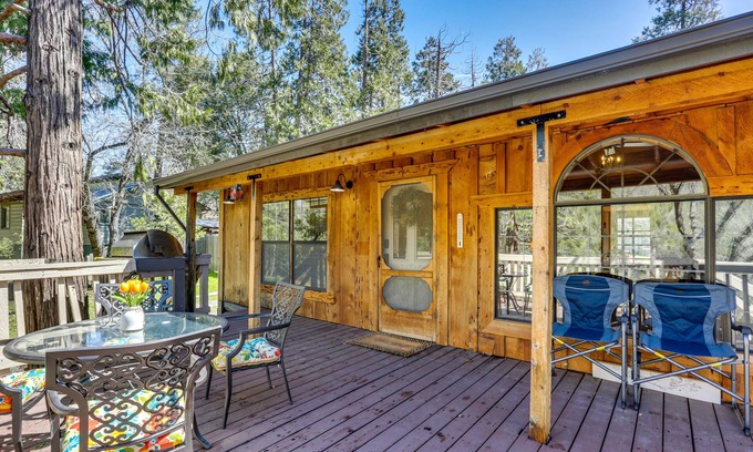 Wishon Cabina | 9 Mi to Bass Lake: Cabin w/ Fire Pit in Wishon!