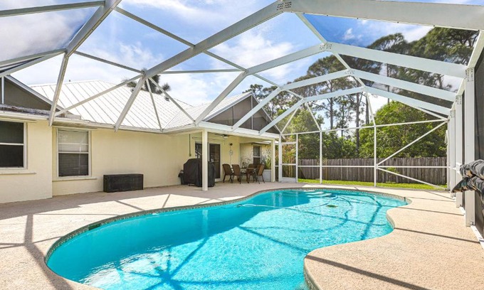 Port Saint Lucie Casa | 9 Mi to Clover Park Poolside Paradise!