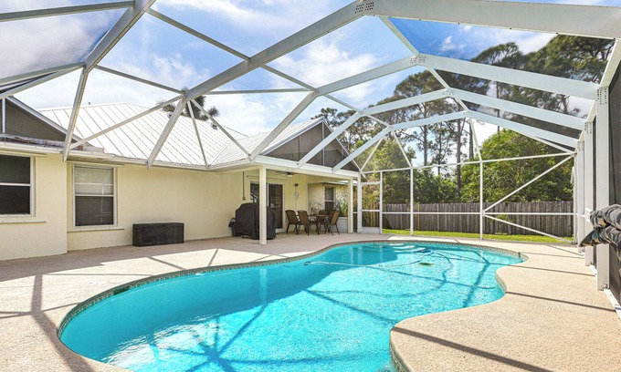 Port Saint Lucie Casa | 9 Mi to Clover Park: Poolside Paradise!