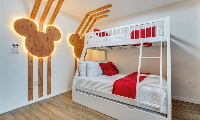 Briargrove Casa | 9 Mi to Disney: Themed Rooms & Private Pool!