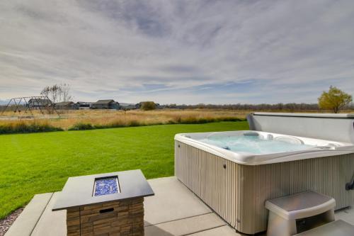 Four Corners Casa | 9 Mi to Downtown Bozeman Vacation Home with Hot Tub