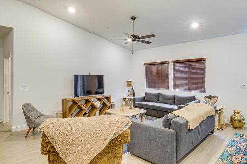 Greenacres Casa | 9 Mi to Dtwn Bakersfield Pet-Friendly Home