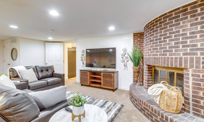 Highland Park Apartamento | 9 Mi to Dtwn Denver: Aurora Vacation Rental
