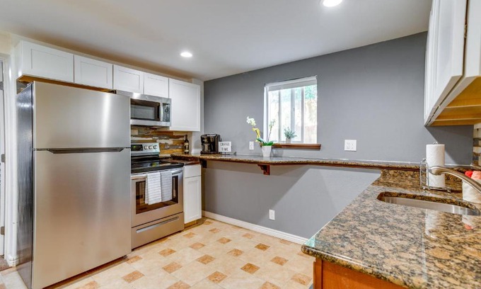 Highland Park Apartamento | 9 Mi to Dtwn Denver Aurora Vacation Rental