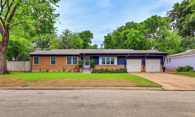Richland Hills Casa | 9 Mi to Dtwn: Fort Worth Home w/ Patio & Yard