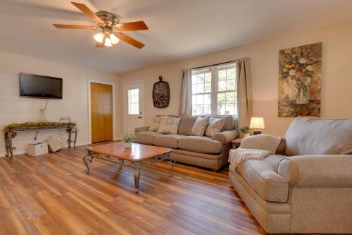 Montrose Casa | 9 Mi to Effingham Pet-Friendly Rural Escape