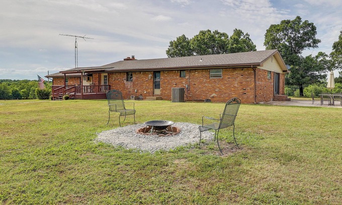 Maysville Casa | 9 Mi to Grove: Home w/ Fire Pit in Southwest City