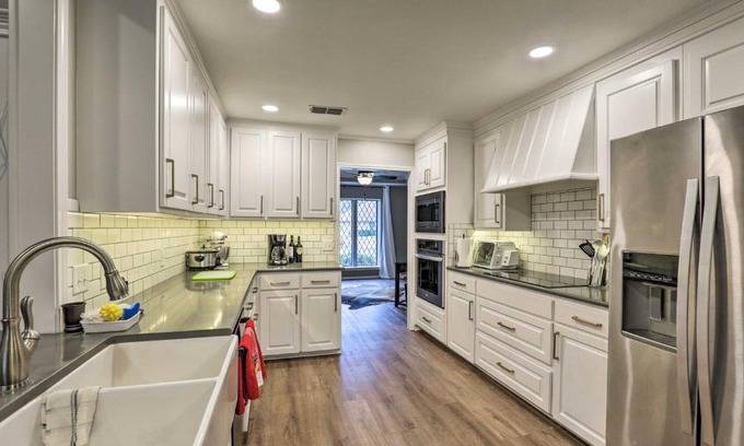 Woodway Casa | 9 Mi to Magnolia Market Large Home in Waco!