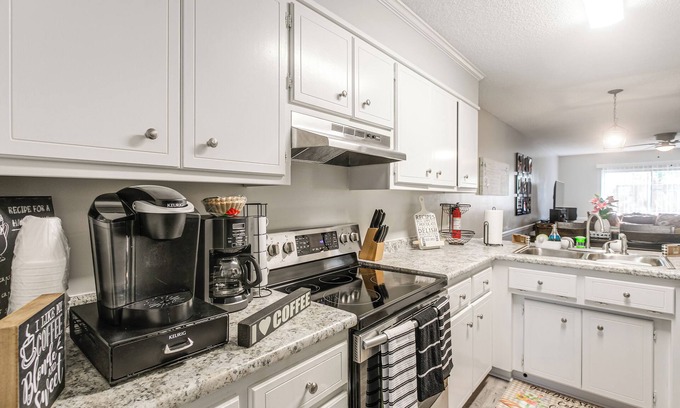 Valdosta Apartamento | 9 Mi to Moody Afb: Newly Updated Condo Near Dining