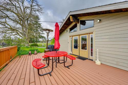 Fort Lewis Casa | 9 Mi to Spanaway Park Home with Indoor Hot Tub