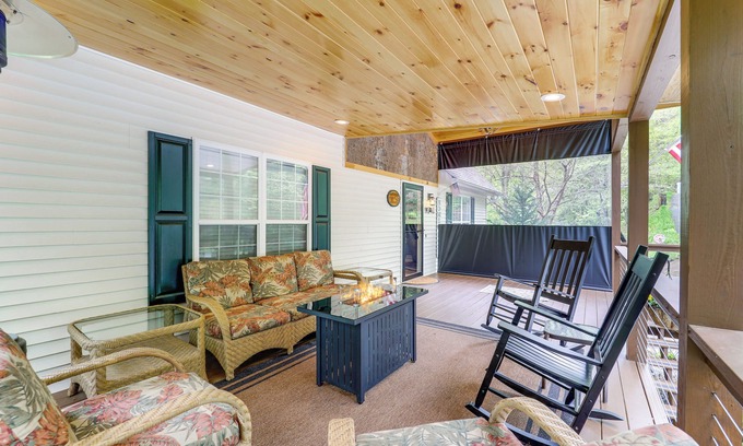 Newland Casa | 9 Mi to Sugar Mountain: Newland Cabin w/ Fire Pit!