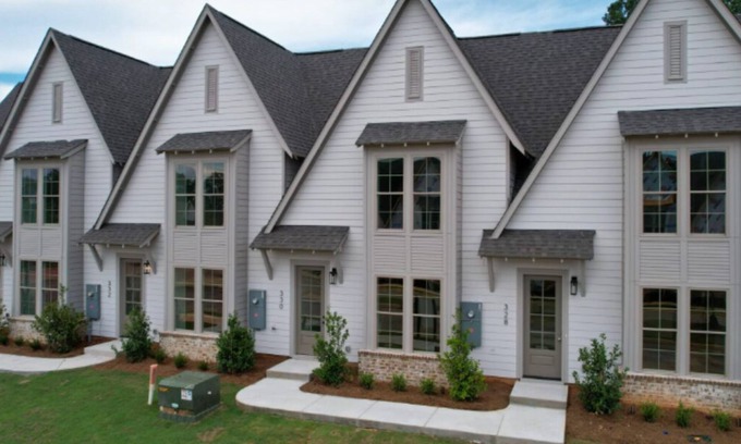 Auburn - Opelika Casa | 9-Min to Auburn University - Beautiful NEW Townhome Sleeps 9 + Garage