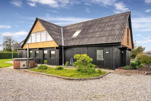 Hvidbjerg Strand Casa | 9 Rooms Amazing Sommerhouse