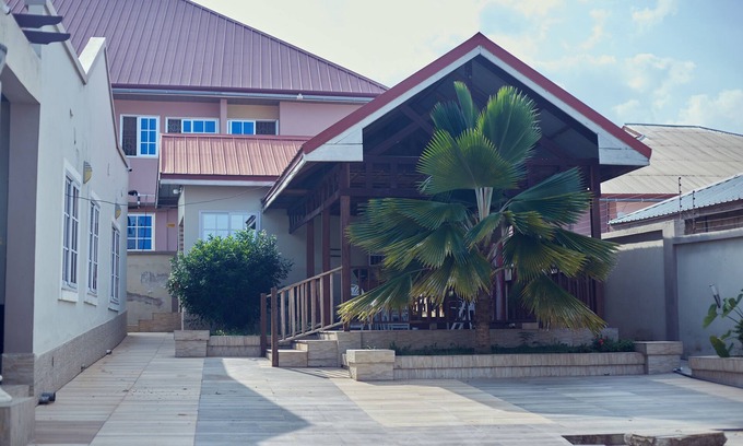 Ejisu Hotel | 9 ROSES HOTEL