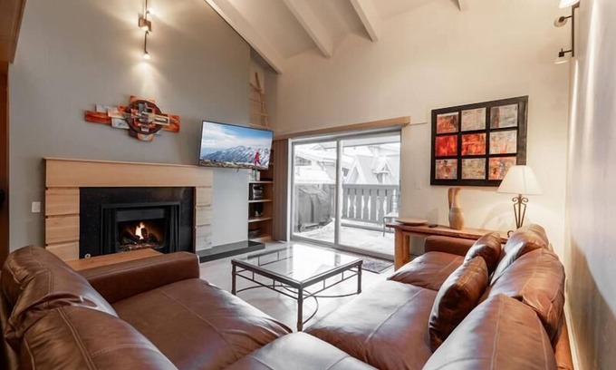 Vail Apartamento | Loft de 3 dormitorios en Heart of Vail Village, piscina al aire libre, bañera de hidromasaje, estacionamiento en garaje