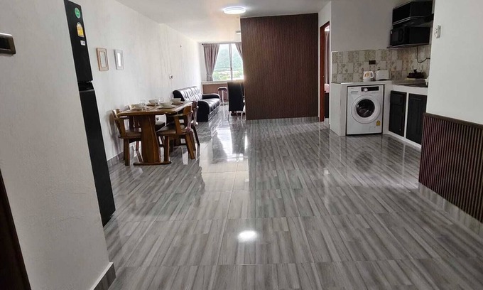 Chang Phueak Apartamento | 902/1: 91 sm, luxurious, fully renovated, 2 bed apartment. with free fast WiFi.