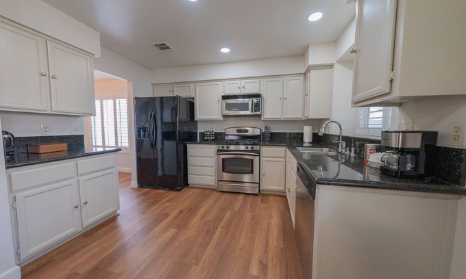 Mission Hills Casa | 911 Ocean Twelve Quiet Safe Family Reunion