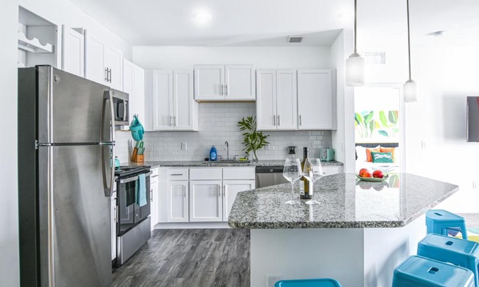 Orange Park Apartamento | 9203- 2 Bed Sleeps 6-Pool-Gym-Pet-EV