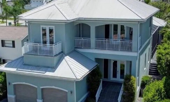 Vineyards Casa | 9242 Vanderbilt Beach Single Family Home